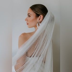 Untamed Petals Candlelight Sparkle Veil